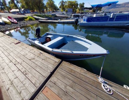 Fishing boat rental on banks lake