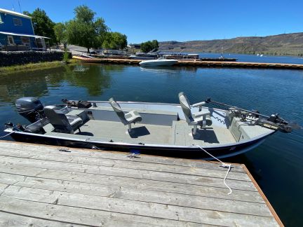 Fishing boat rental on banks lake